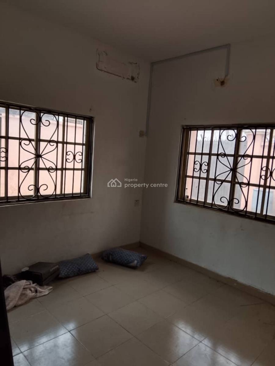 3 Bedroom Flat, Felicia Street Olowoira Via Omole Phase 2, Olowora, Magodo, Lagos, Flat / Apartment for Rent