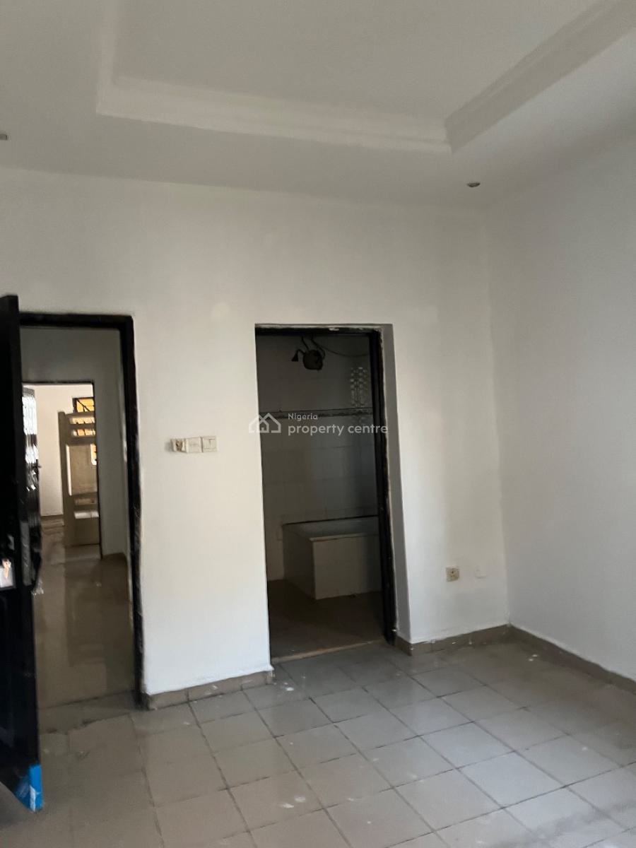 Clean 2 Bedroom Flat, 1st Floor, Tarred Road, By Arab (tarred Road), Utako, Abuja, Flat / Apartment for Rent