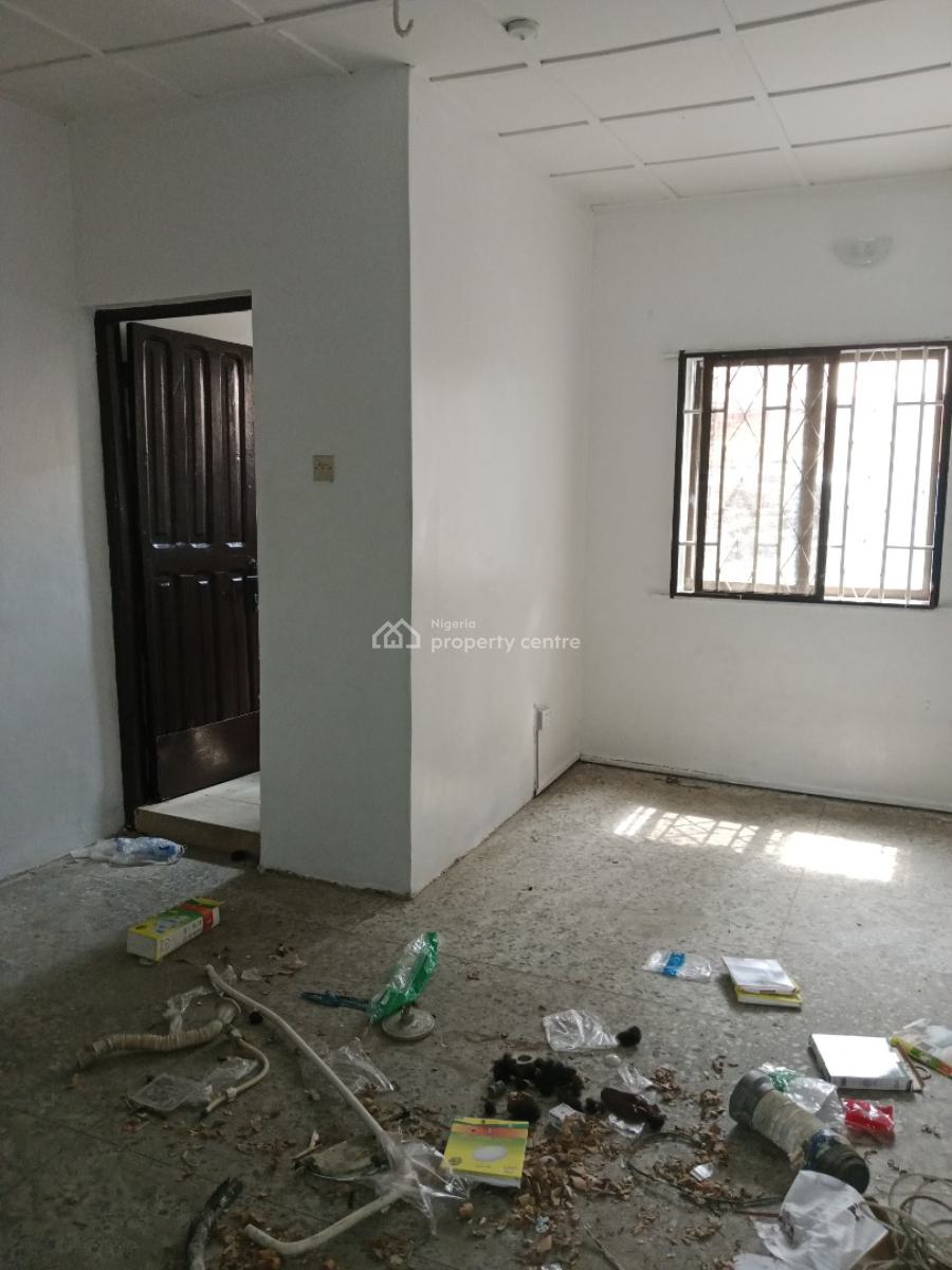 Newly Renovated Spacious 3 Bedroom Flat Upstairs, Omole Phase 1, Ikeja, Lagos, Flat / Apartment for Rent