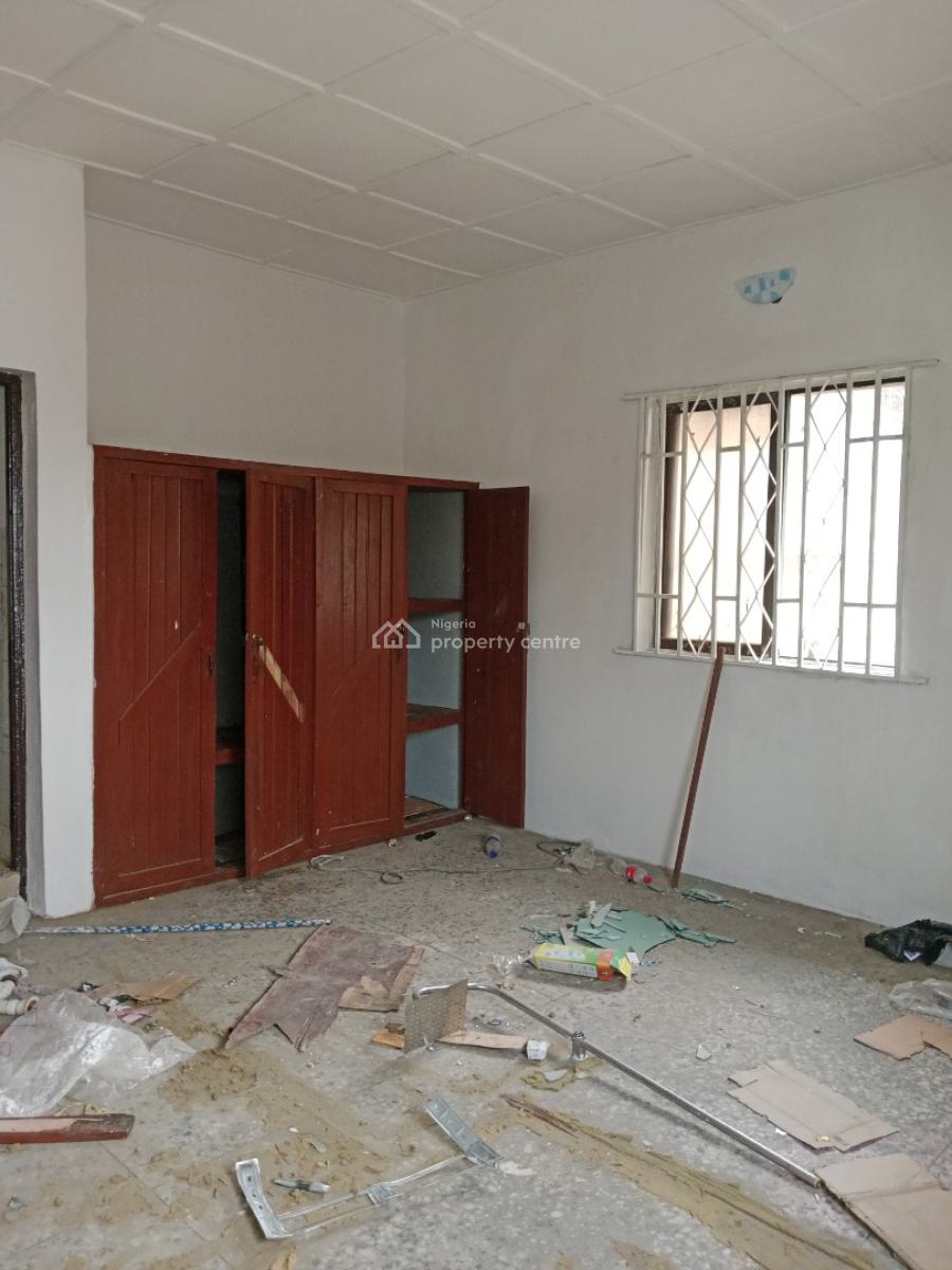 Newly Renovated Spacious 3 Bedroom Flat Upstairs, Omole Phase 1, Ikeja, Lagos, Flat / Apartment for Rent