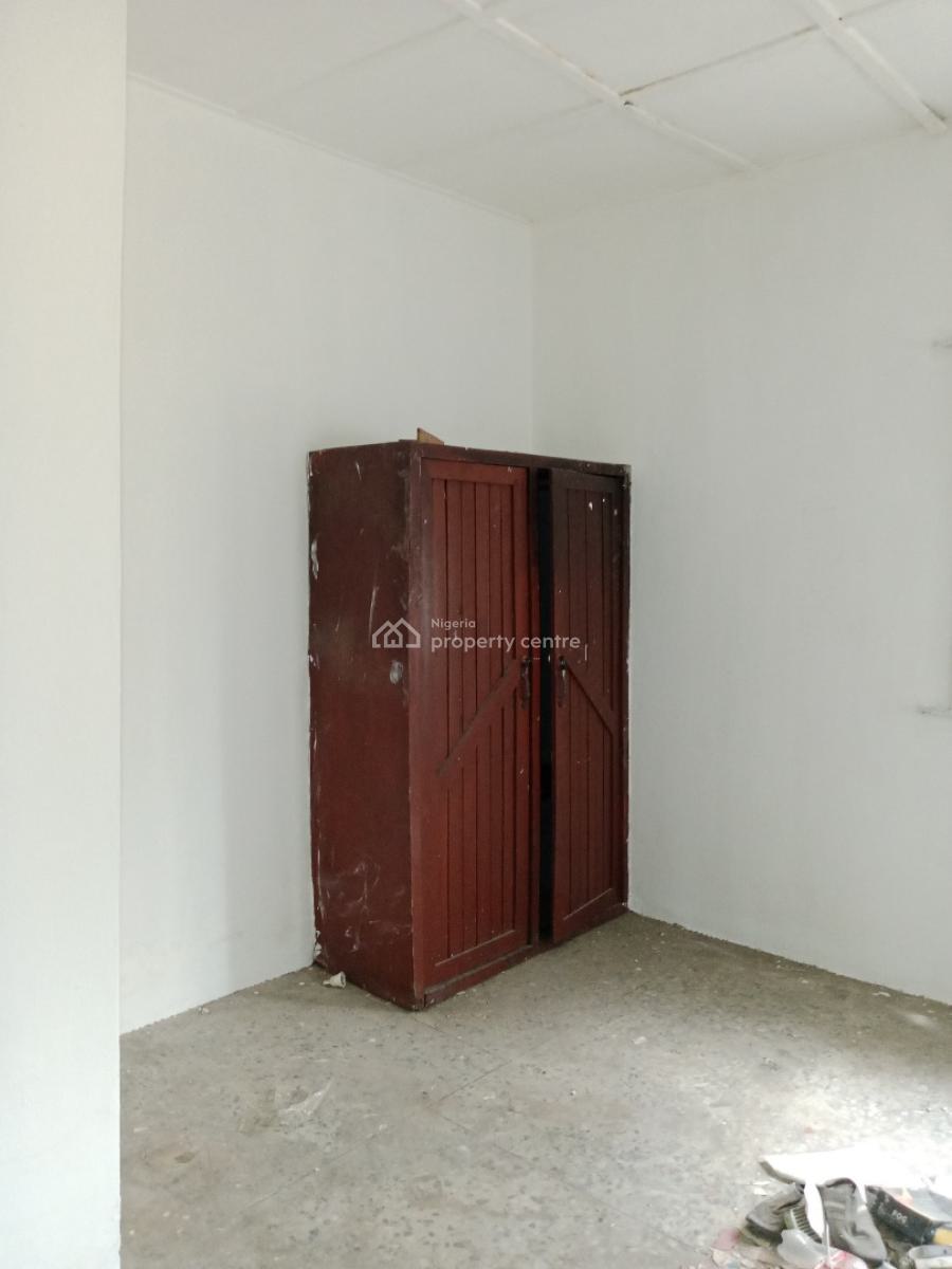 Newly Renovated Spacious 3 Bedroom Flat Upstairs, Omole Phase 1, Ikeja, Lagos, Flat / Apartment for Rent