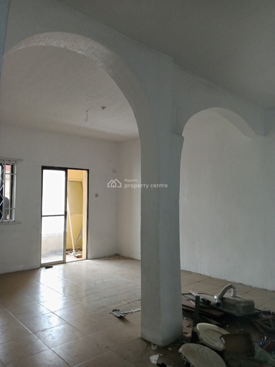 Newly Renovated Spacious 3 Bedroom Flat Upstairs, Omole Phase 1, Ikeja, Lagos, Flat / Apartment for Rent