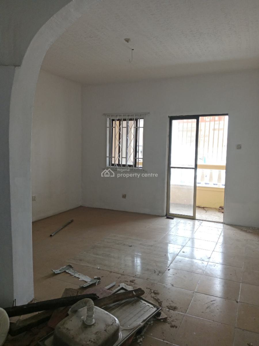 Newly Renovated Spacious 3 Bedroom Flat Upstairs, Omole Phase 1, Ikeja, Lagos, Flat / Apartment for Rent