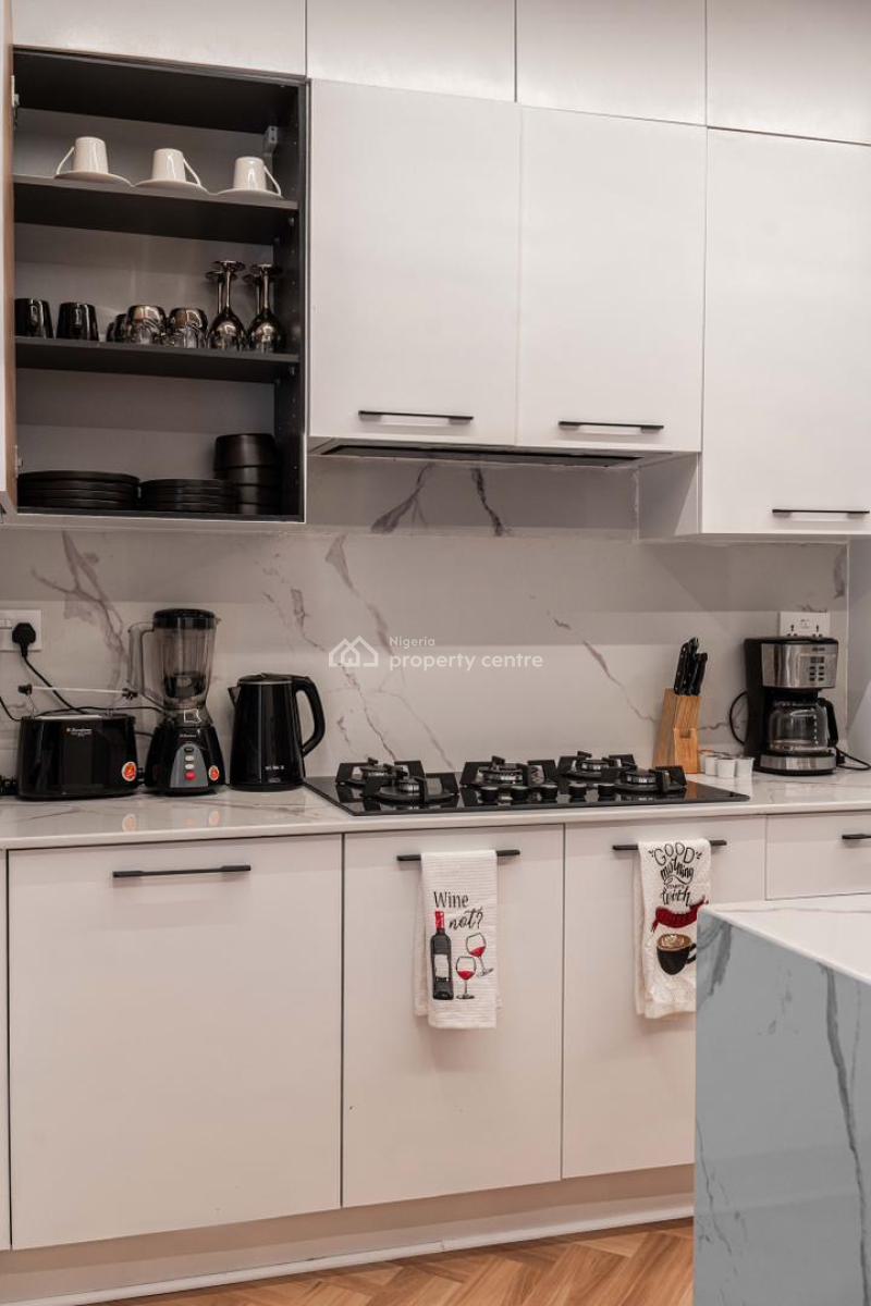 Beautiful 2 Bedrooms Apartment with Pool and Gym, Lekki Phase 1, Lekki, Lagos, Flat / Apartment Short Let