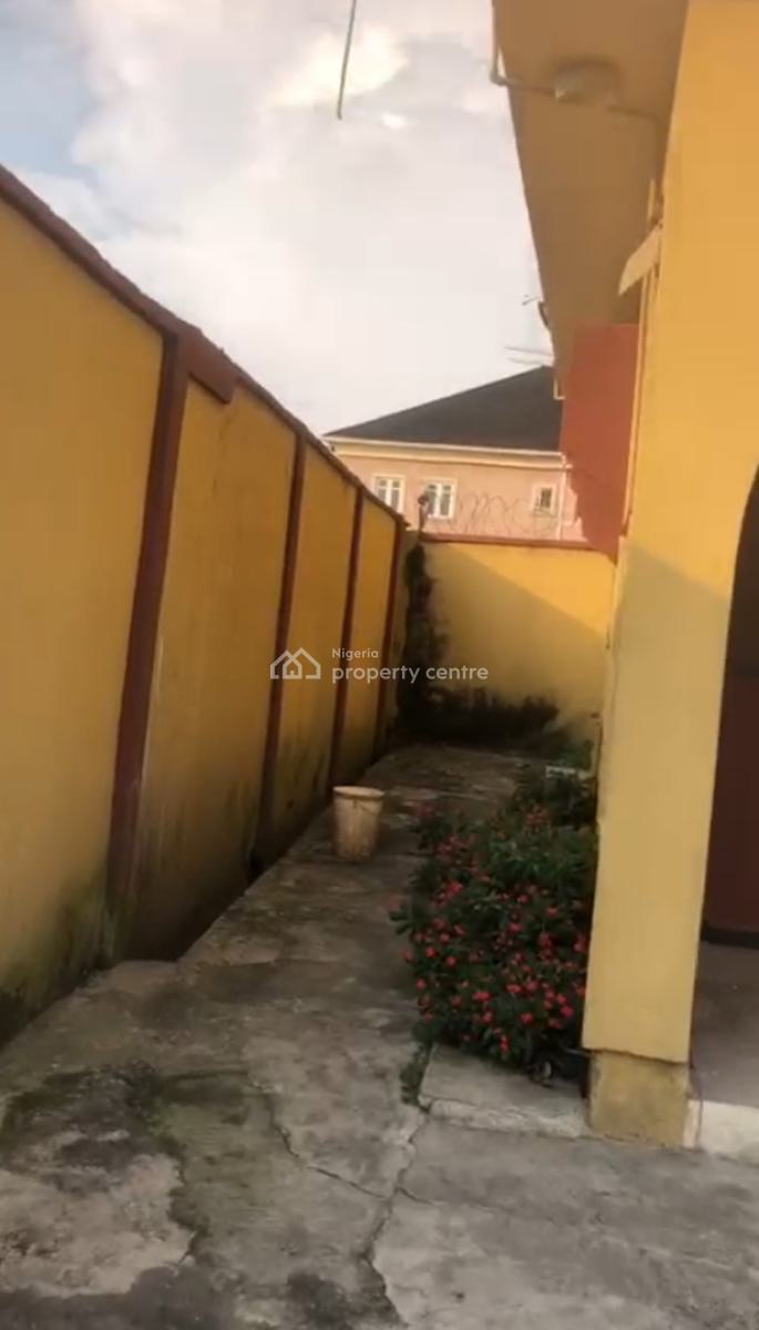 Distress 5 Bedrooms Detached Duplex with 2 Units of 3 Bedrooms Flat, Rock Stone Estate, Badore, Ajah, Lagos, Detached Duplex for Sale