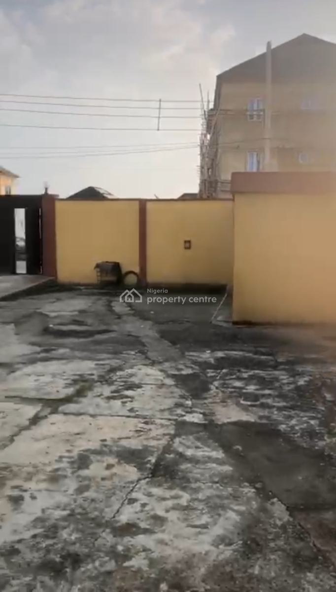 Distress 5 Bedrooms Detached Duplex with 2 Units of 3 Bedrooms Flat, Rock Stone Estate, Badore, Ajah, Lagos, Detached Duplex for Sale