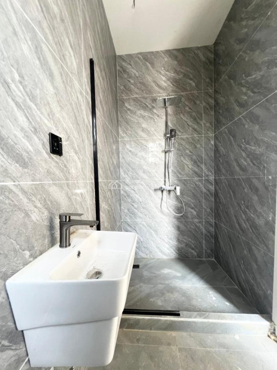 Luxurious  2 Bedroom Penthouse with Pool,elevator in a Secure Estate, Ikate, Lekki, Lagos, House for Sale