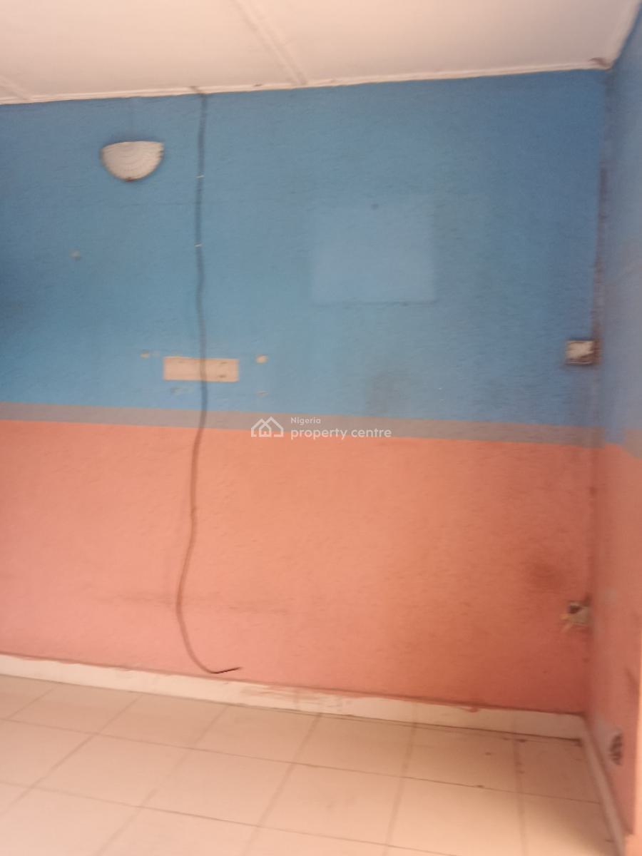 Two Bedroom Apartment Available in a Serene Area, Alagomeji, Alagomeji, Yaba, Lagos, Flat / Apartment for Rent