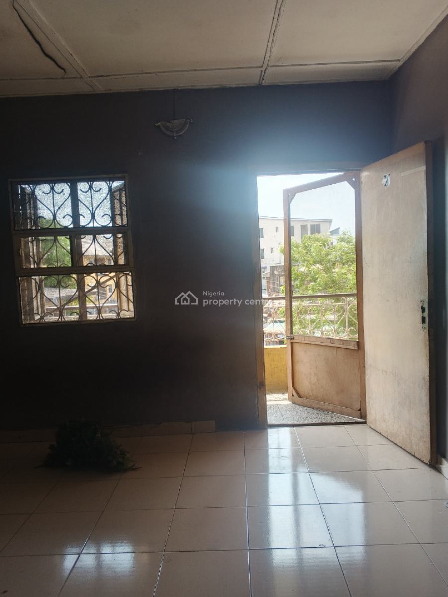 Two Bedroom Apartment Available in a Serene Area, Alagomeji, Alagomeji, Yaba, Lagos, Flat / Apartment for Rent