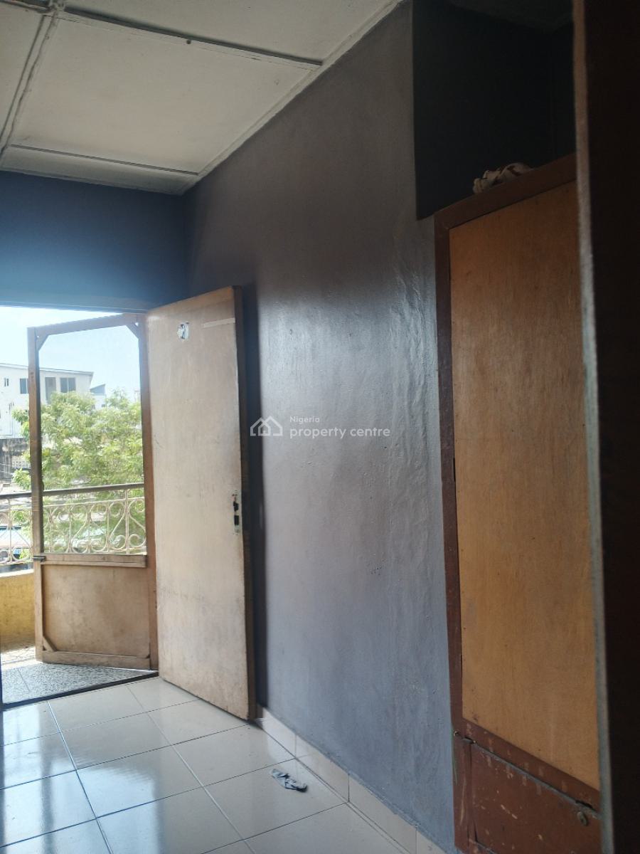 Two Bedroom Apartment Available in a Serene Area, Alagomeji, Alagomeji, Yaba, Lagos, Flat / Apartment for Rent