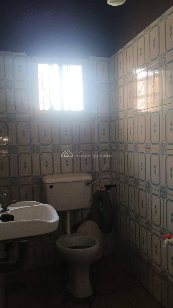 Two Bedroom Apartment Available in a Serene Area, Alagomeji, Alagomeji, Yaba, Lagos, Flat / Apartment for Rent