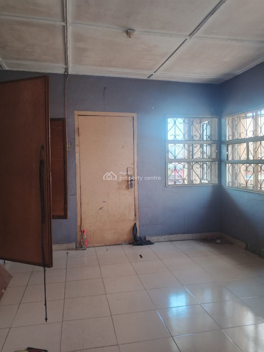 Two Bedroom Apartment Available in a Serene Area, Alagomeji, Alagomeji, Yaba, Lagos, Flat / Apartment for Rent
