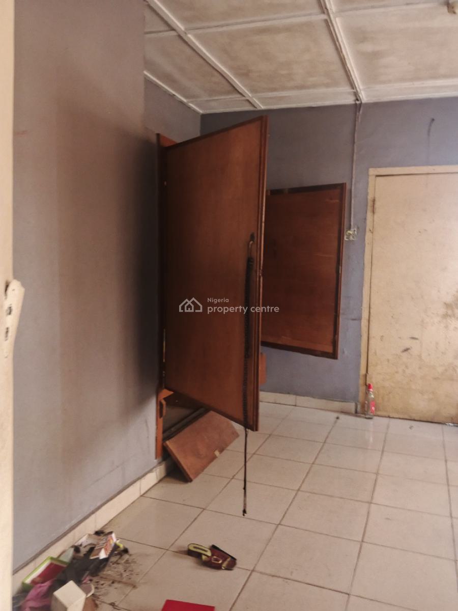 Two Bedroom Apartment Available in a Serene Area, Alagomeji, Alagomeji, Yaba, Lagos, Flat / Apartment for Rent