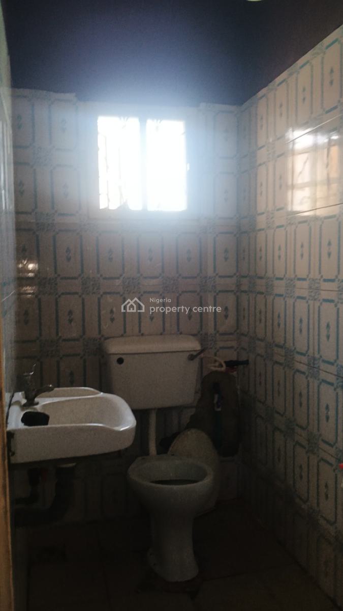 Two Bedroom Apartment Available in a Serene Area, Alagomeji, Alagomeji, Yaba, Lagos, Flat / Apartment for Rent