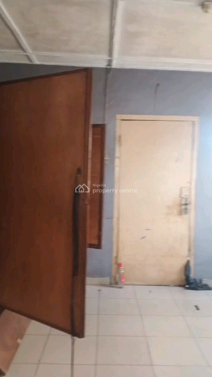Two Bedroom Flat in Alagomeji, Yaba., Alagomeji, Yaba, Lagos, Flat / Apartment for Rent