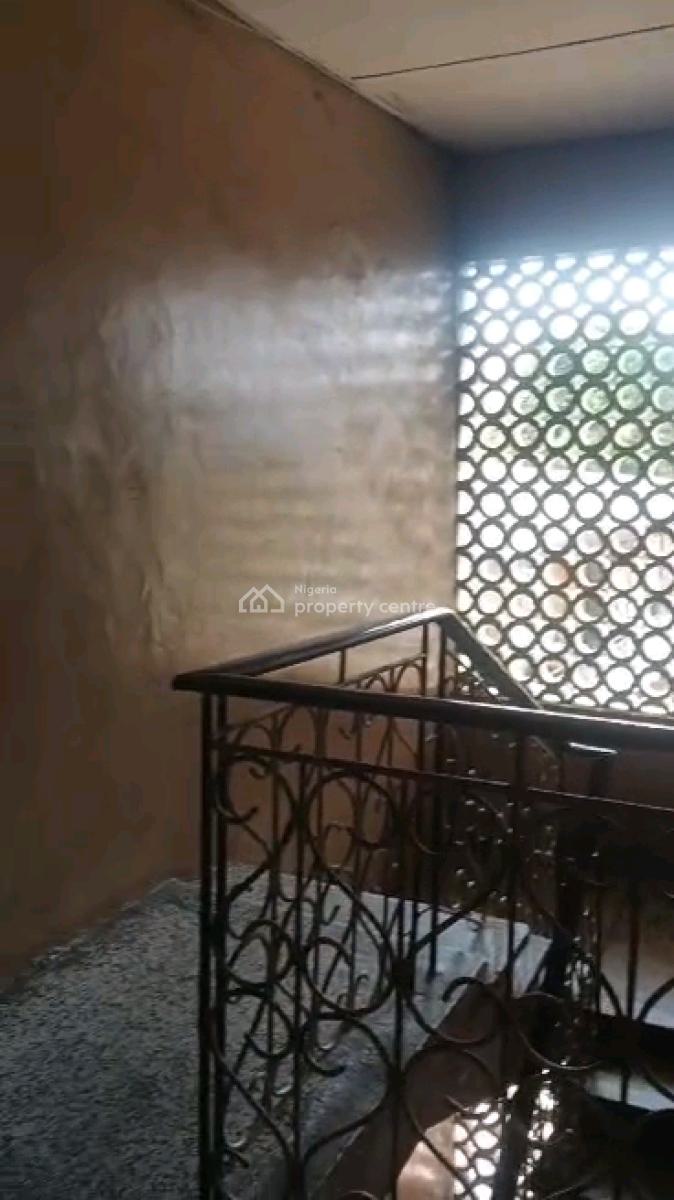 Two Bedroom Flat in Alagomeji, Yaba., Alagomeji, Yaba, Lagos, Flat / Apartment for Rent