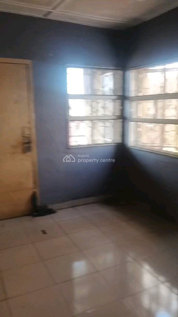 Two Bedroom Flat in Alagomeji, Yaba., Alagomeji, Yaba, Lagos, Flat / Apartment for Rent