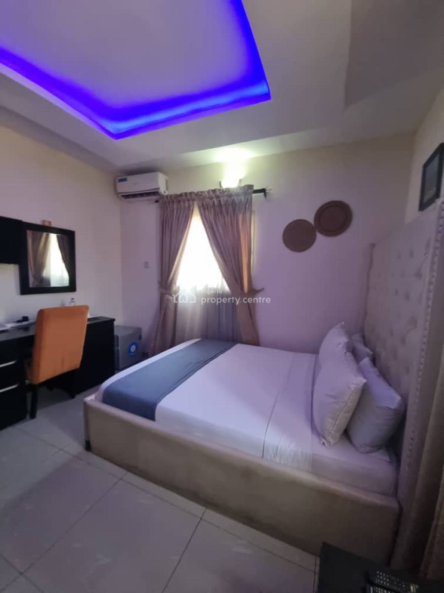 Fully Furnished and Serviced 2 Bedroom with a Mini Parlour, Off Admiralty Way, Lekki Phase 1, Lekki, Lagos, Flat / Apartment for Rent
