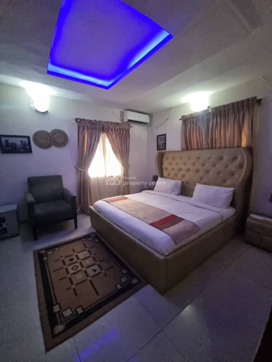 Fully Furnished and Serviced 2 Bedroom with a Mini Parlour, Off Admiralty Way, Lekki Phase 1, Lekki, Lagos, Flat / Apartment for Rent