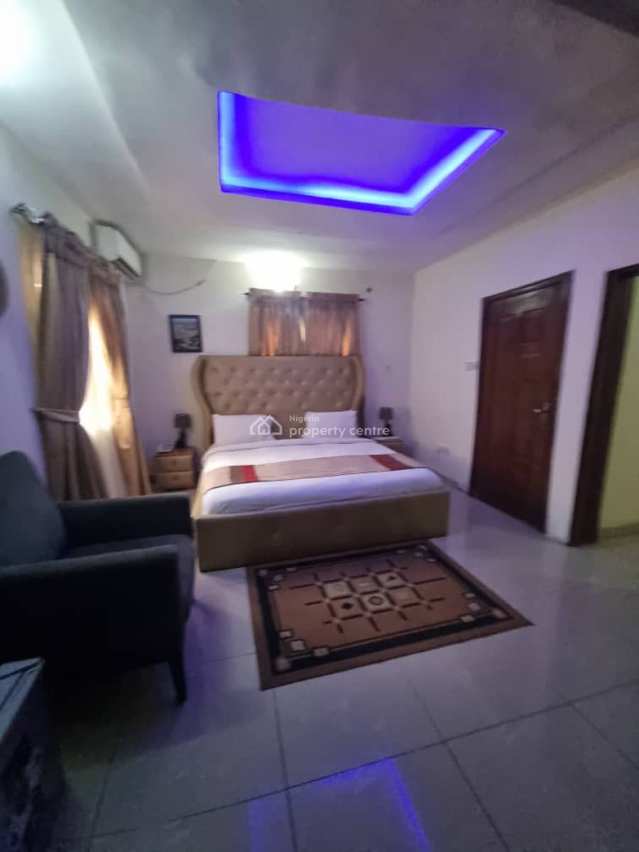 Fully Furnished and Serviced 2 Bedroom with a Mini Parlour, Off Admiralty Way, Lekki Phase 1, Lekki, Lagos, Flat / Apartment for Rent