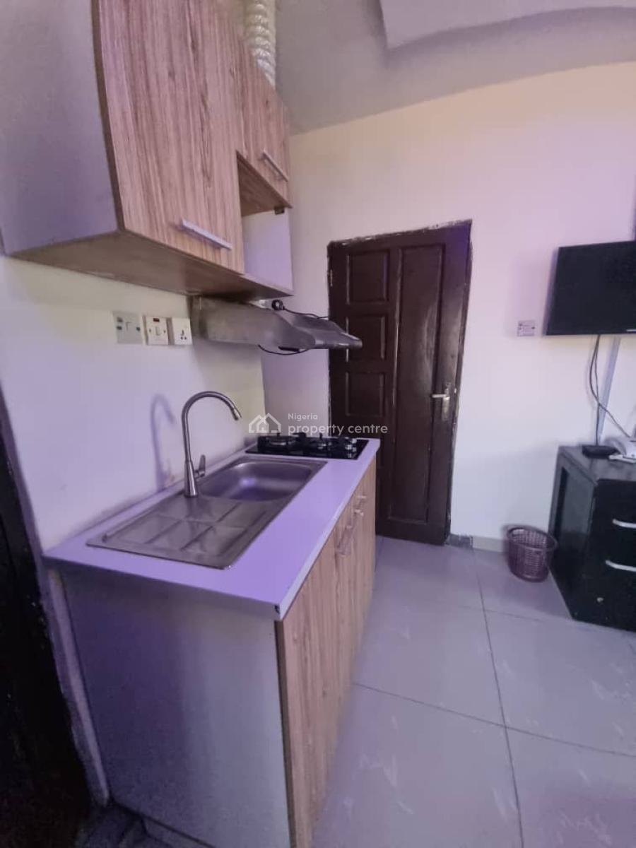 Fully Furnished and Serviced 2 Bedroom with a Mini Parlour, Off Admiralty Way, Lekki Phase 1, Lekki, Lagos, Flat / Apartment for Rent