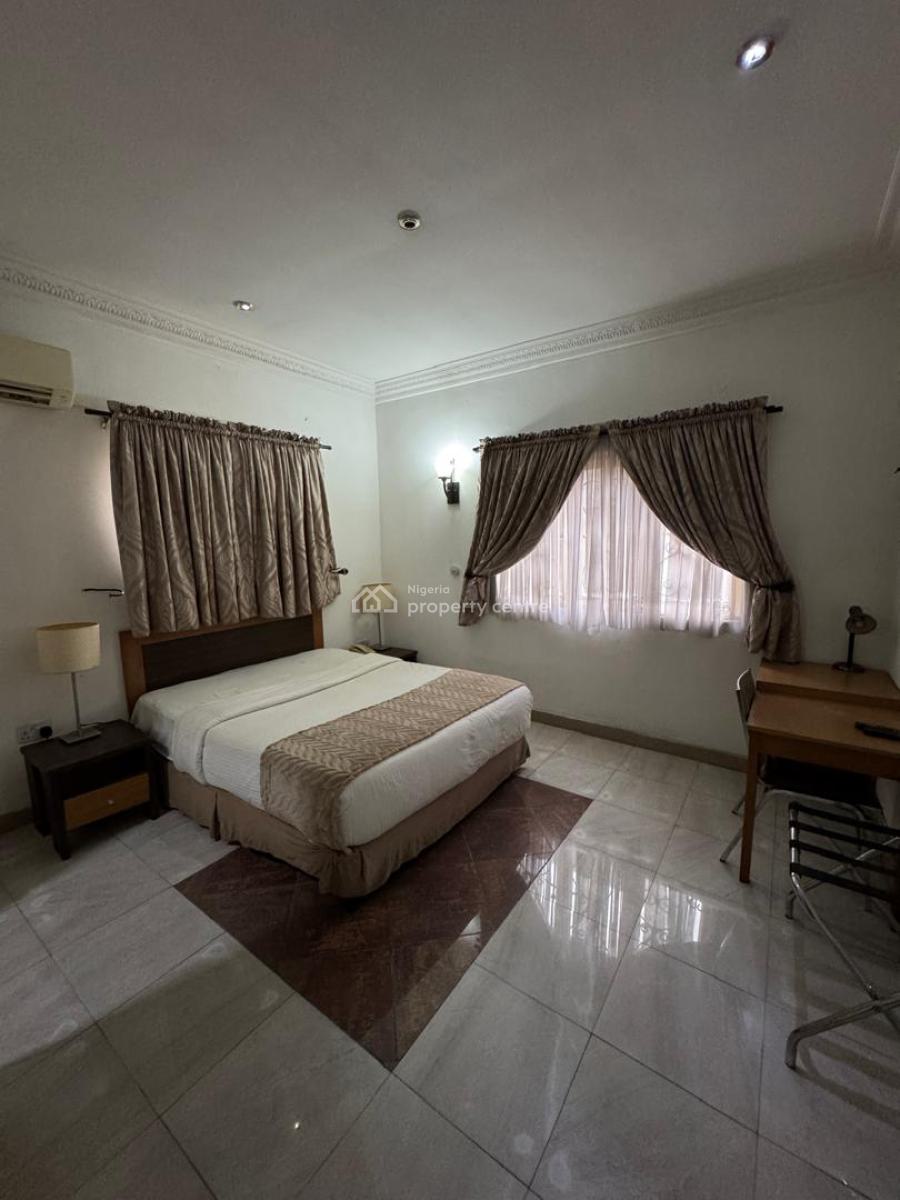 Property on 1300 Square Feet, Ikoyi, Lagos, House for Sale