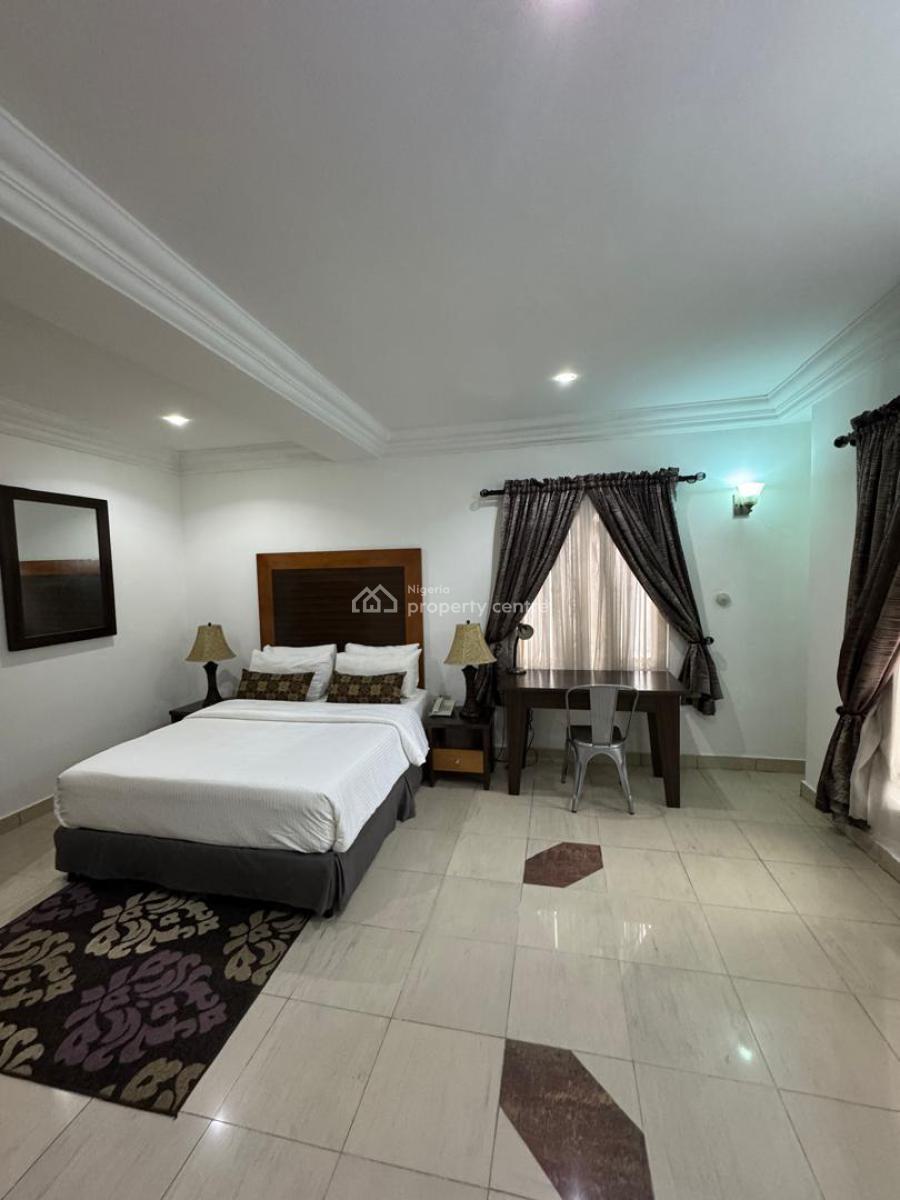 Property on 1300 Square Feet, Ikoyi, Lagos, House for Sale