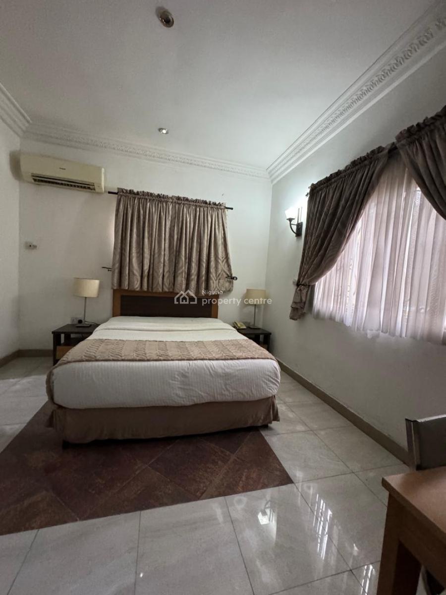 Property on 1300 Square Feet, Ikoyi, Lagos, House for Sale