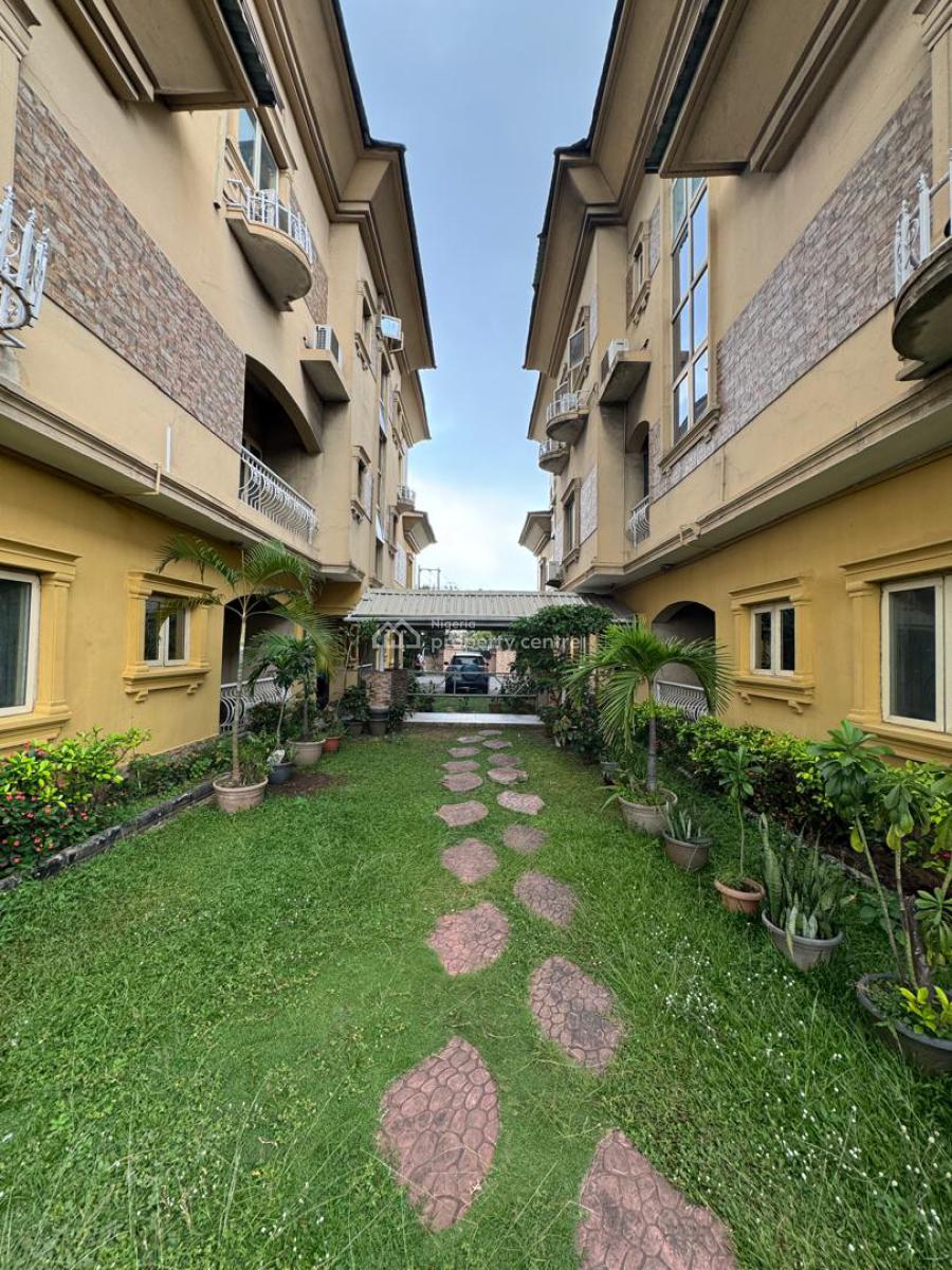 Property on 1300 Square Feet, Ikoyi, Lagos, House for Sale