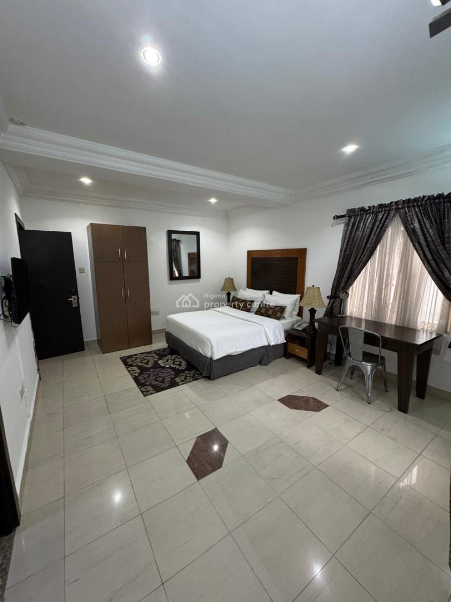 Property on 1300 Square Feet, Ikoyi, Lagos, House for Sale