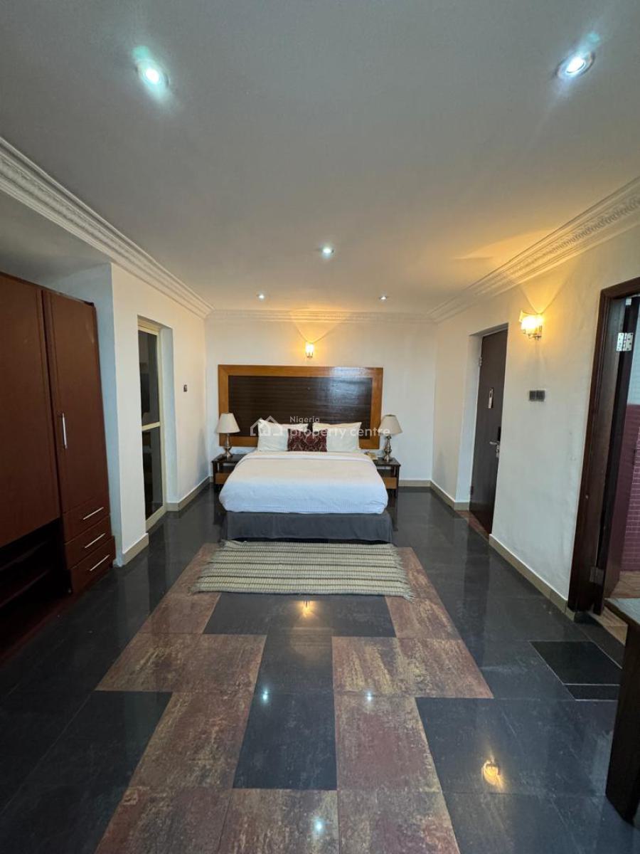 Property on 1300 Square Feet, Ikoyi, Lagos, House for Sale