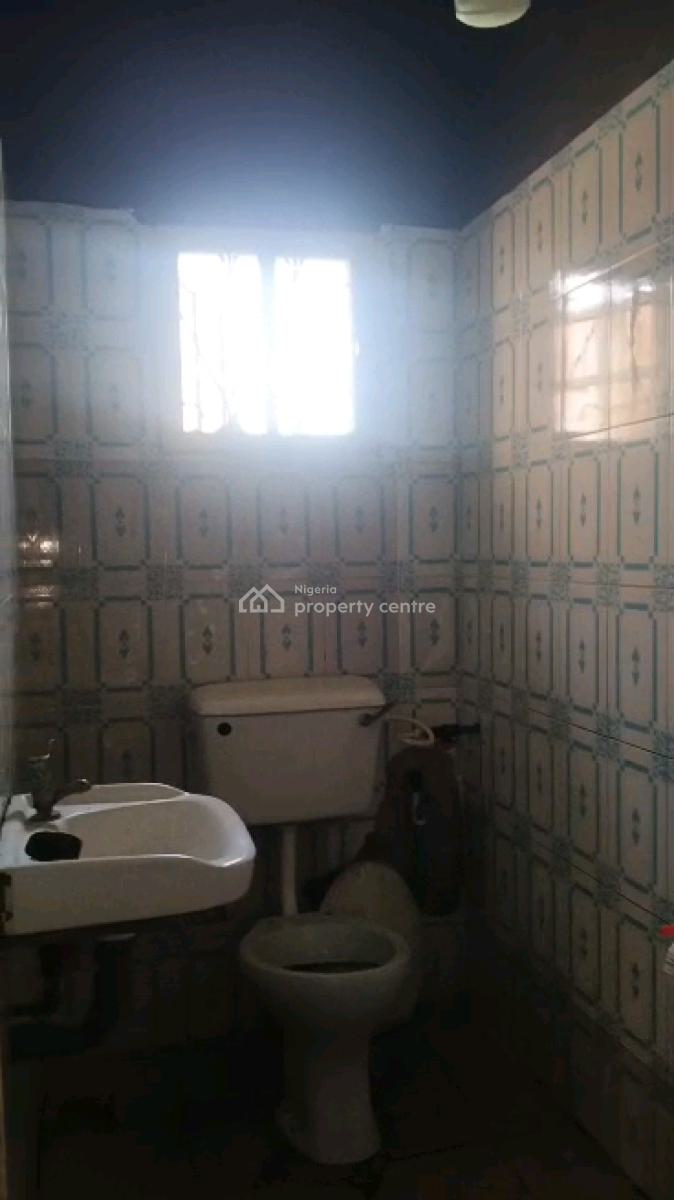 Two Bedroom Flat in Alagomeji, Yaba., Alagomeji, Yaba, Lagos, Flat / Apartment for Rent