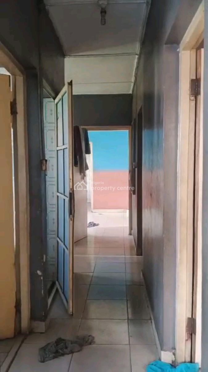 Two Bedroom Flat in Alagomeji, Yaba., Alagomeji, Yaba, Lagos, Flat / Apartment for Rent