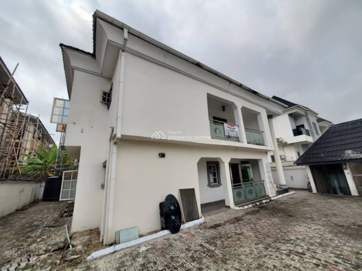 Distress Decent and Well Ensuite 5 Bedrooms Flat, Chevy  View Estate Chevron Lekki, Lekki, Lagos, Flat / Apartment for Sale