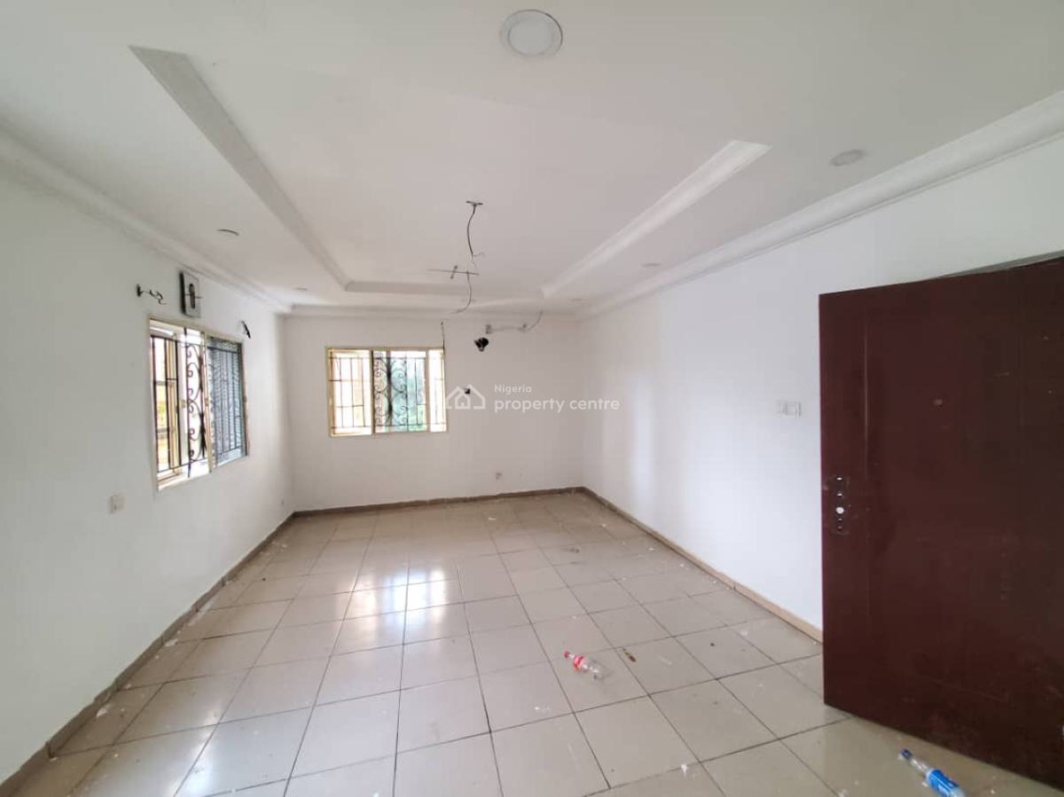 Distress Decent and Well Ensuite 5 Bedrooms Flat, Chevy  View Estate Chevron Lekki, Lekki, Lagos, Flat / Apartment for Sale