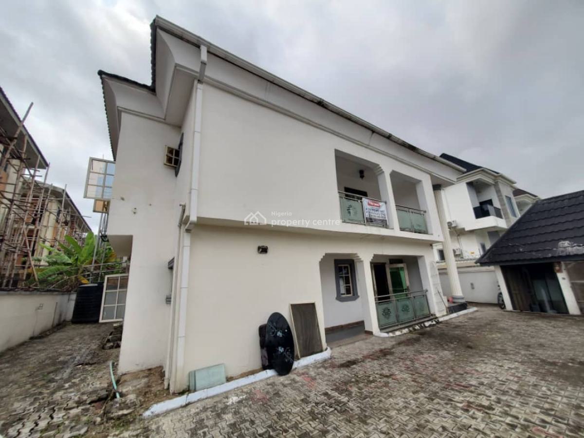 Distress Decent and Well Ensuite 5 Bedrooms Flat, Chevy  View Estate Chevron Lekki, Lekki, Lagos, Flat / Apartment for Sale