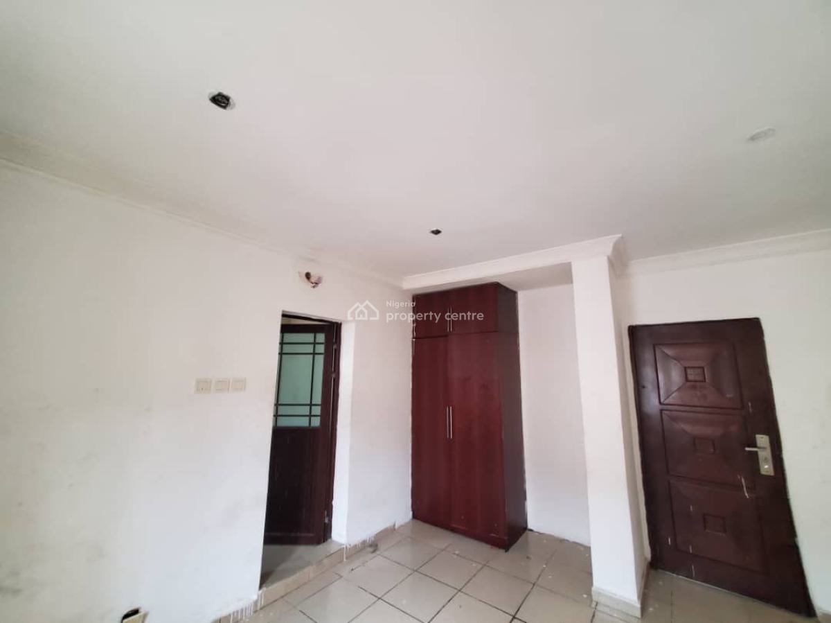 Distress Decent and Well Ensuite 5 Bedrooms Flat, Chevy  View Estate Chevron Lekki, Lekki, Lagos, Flat / Apartment for Sale