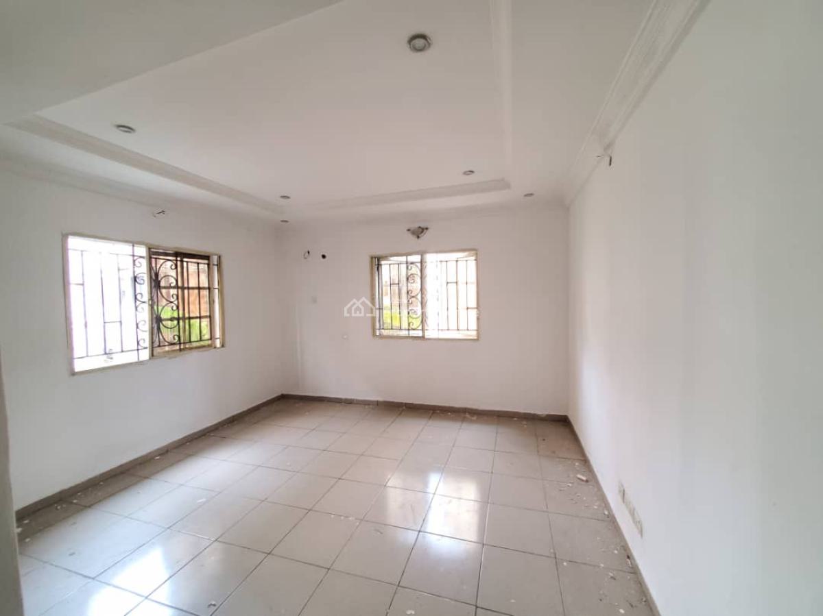 Distress Decent and Well Ensuite 5 Bedrooms Flat, Chevy  View Estate Chevron Lekki, Lekki, Lagos, Flat / Apartment for Sale