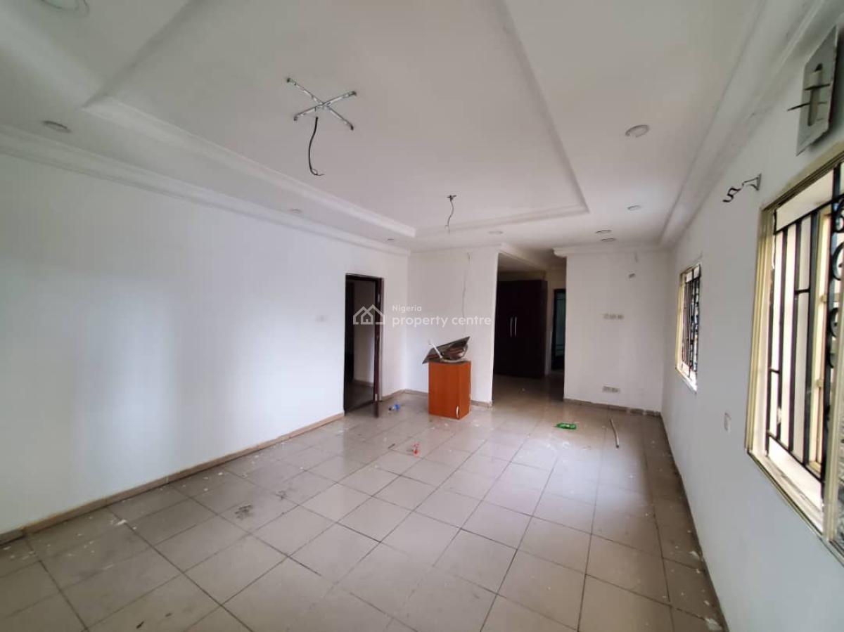 Distress Decent and Well Ensuite 5 Bedrooms Flat, Chevy  View Estate Chevron Lekki, Lekki, Lagos, Flat / Apartment for Sale