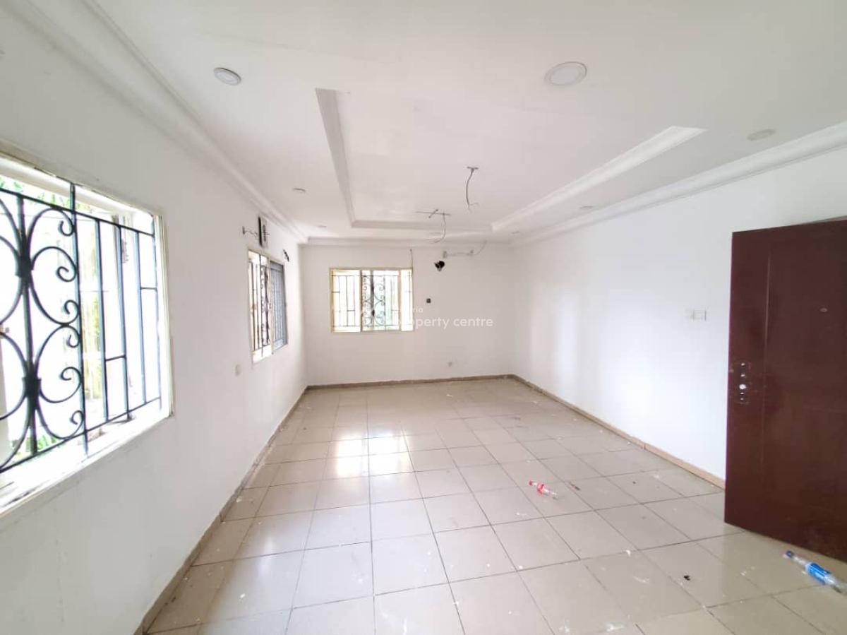 Distress Decent and Well Ensuite 5 Bedrooms Flat, Chevy  View Estate Chevron Lekki, Lekki, Lagos, Flat / Apartment for Sale
