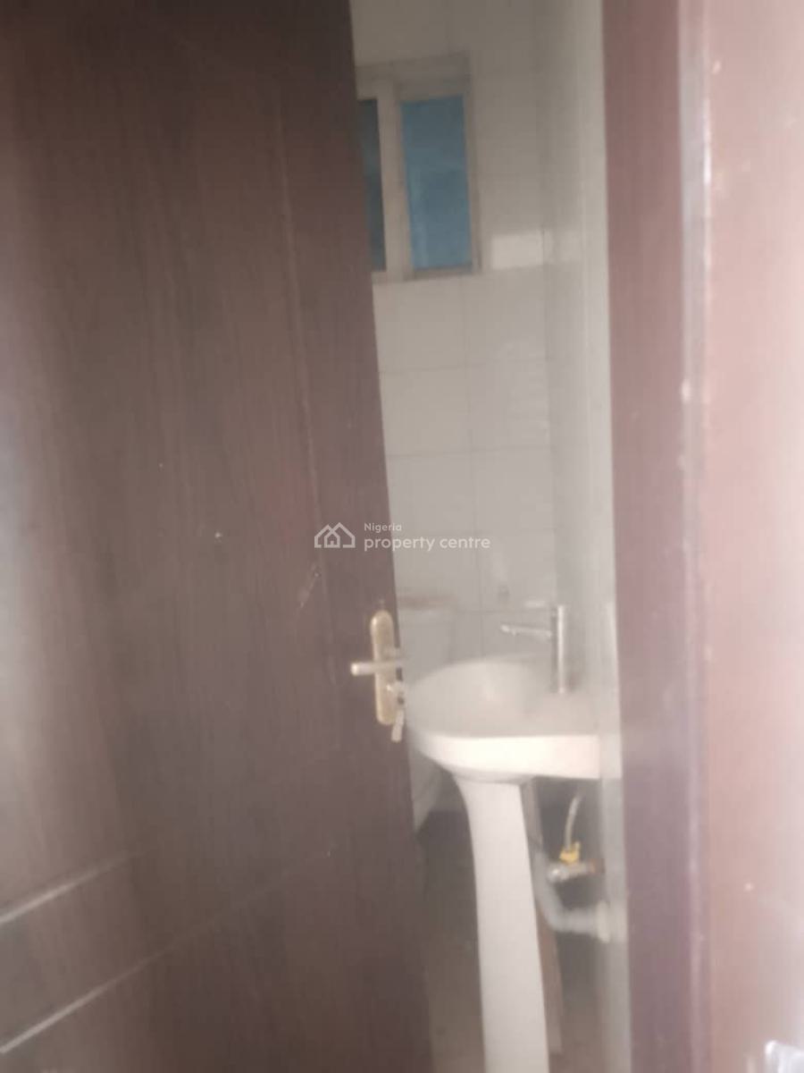 Very Luxury 3 Bedrooms Flat with Bq in an Estate 2nd Floor 8m Annum, Guzape District, Abuja, Flat / Apartment for Rent