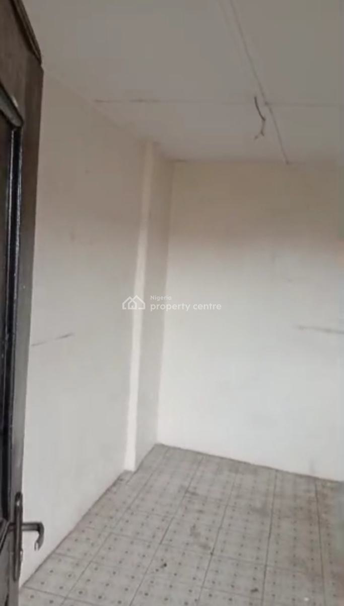 3 Bedroom Flat on 2nd Floor, Clean Water, Person Prepaid Meter, Gated, Abimbola Off Bola Hassan Street, Alapere, Ketu, Lagos, Flat / Apartment for Rent