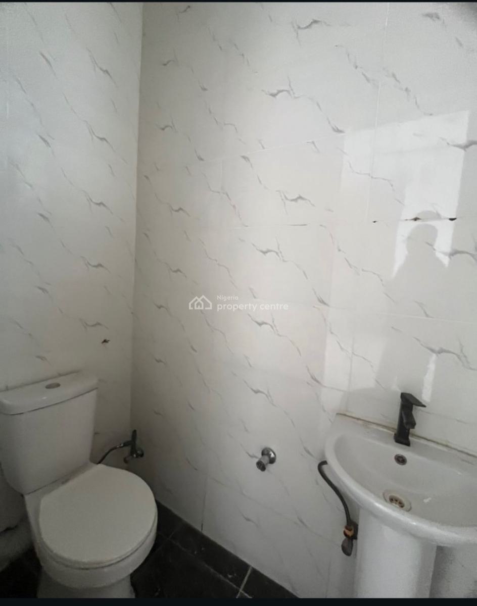 Nice 2 Bedroom Spacious Apartment, Ologolo Lekki Lagos, Lekki, Lagos, Flat / Apartment for Sale