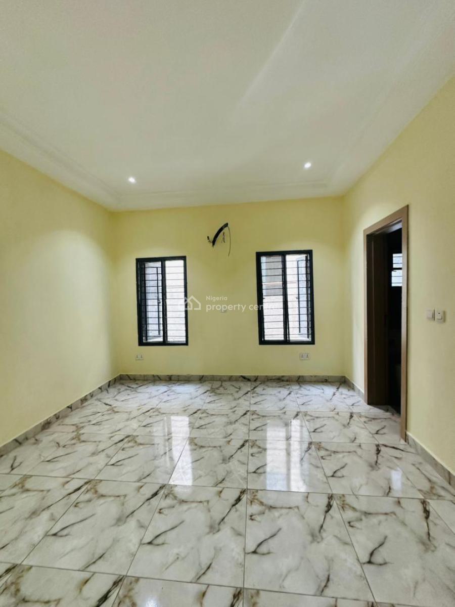 Spaciously Built 4 Bedroom Penthouse with Study, Lekki Phase 1, Lekki, Lagos, Flat / Apartment for Rent