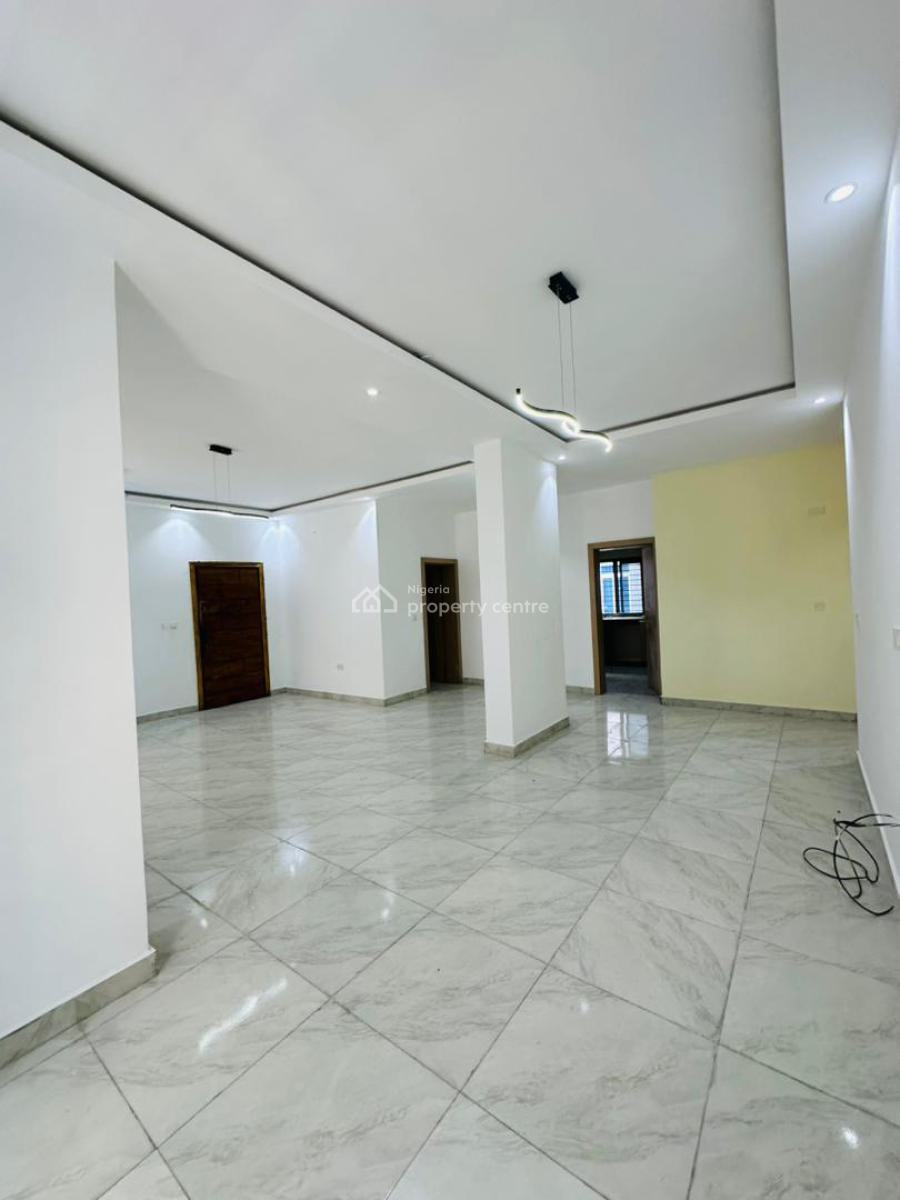 Spaciously Built 4 Bedroom Penthouse with Study, Lekki Phase 1, Lekki, Lagos, Flat / Apartment for Rent