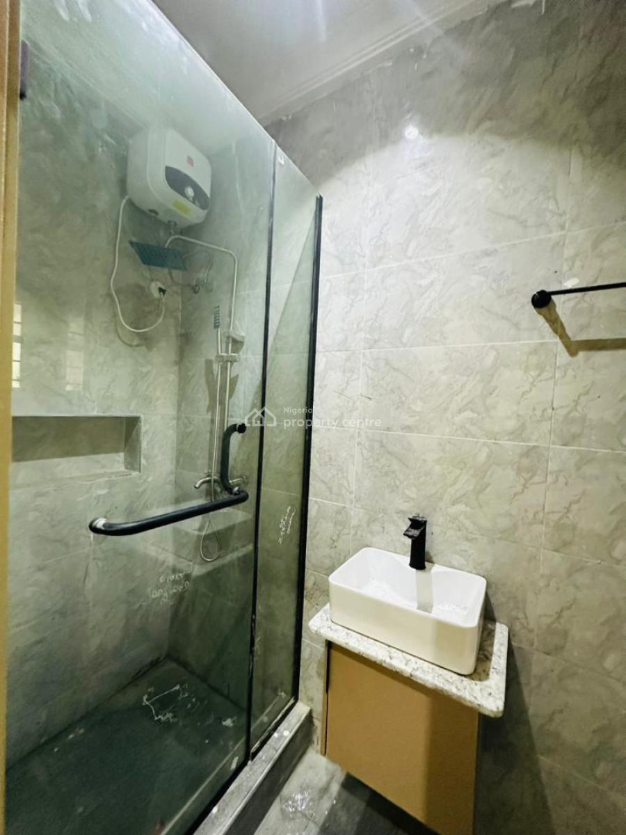 Newly Built 3 Bedroom Apartment, Lekki Phase 1, Lekki, Lagos, Flat / Apartment for Rent