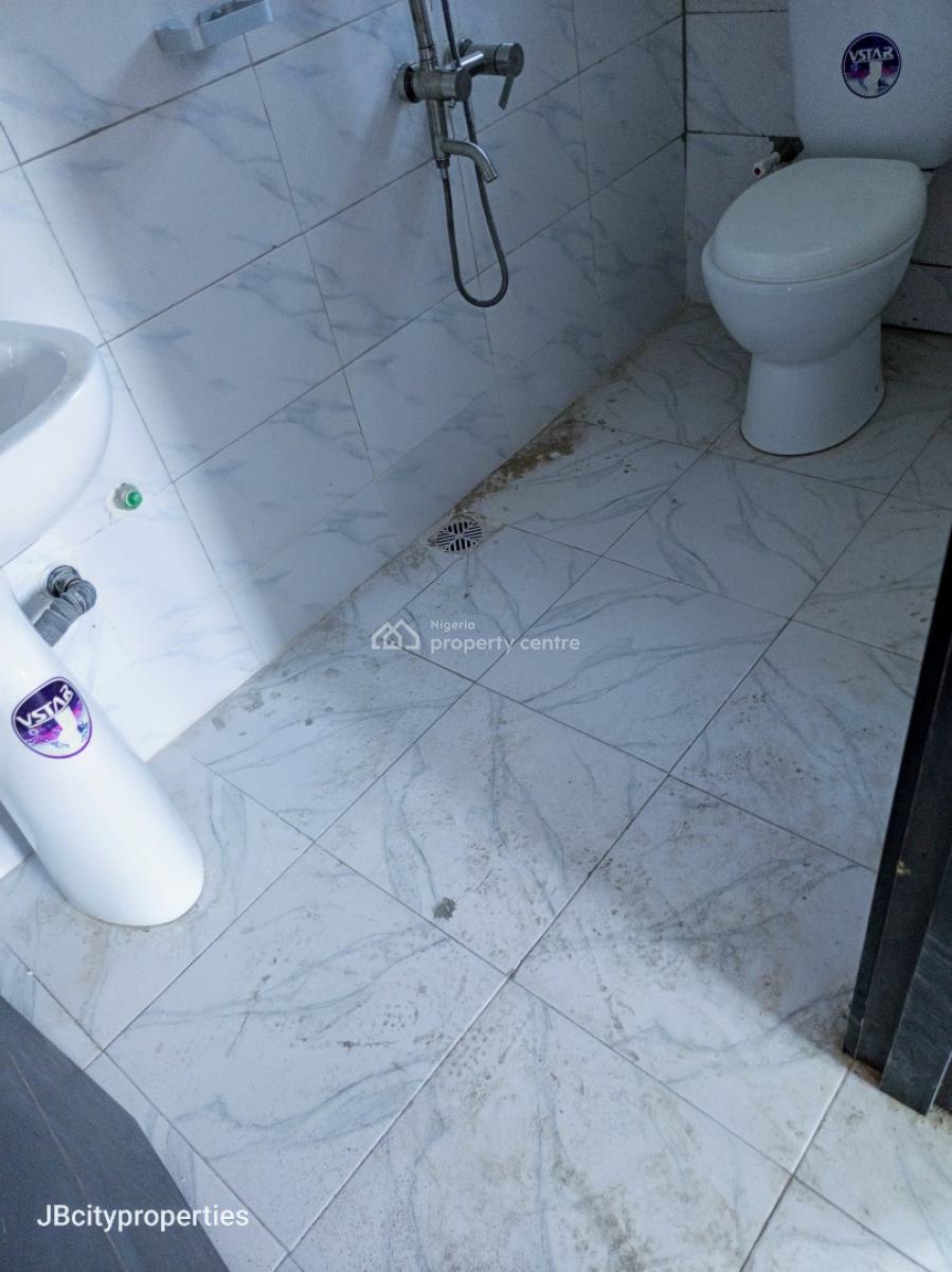 Spacious 2 Bedroom Apartment, Ogombo, Ogombo, Ajah, Lagos, Flat / Apartment for Rent