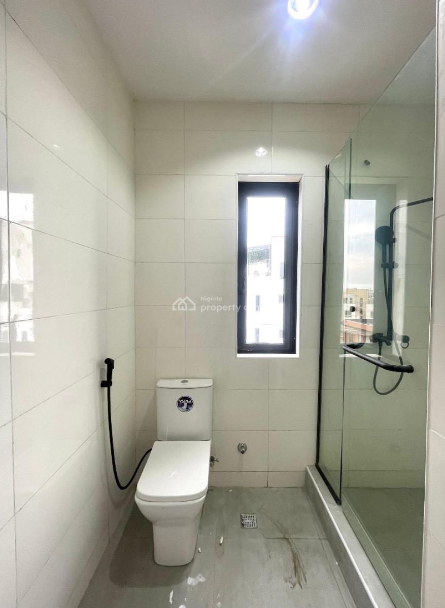 Excellent 2 Bedroom Apartment with an Elevator,gym,pool and Bq, Lekki Phase 1, Lekki, Lagos, House for Sale