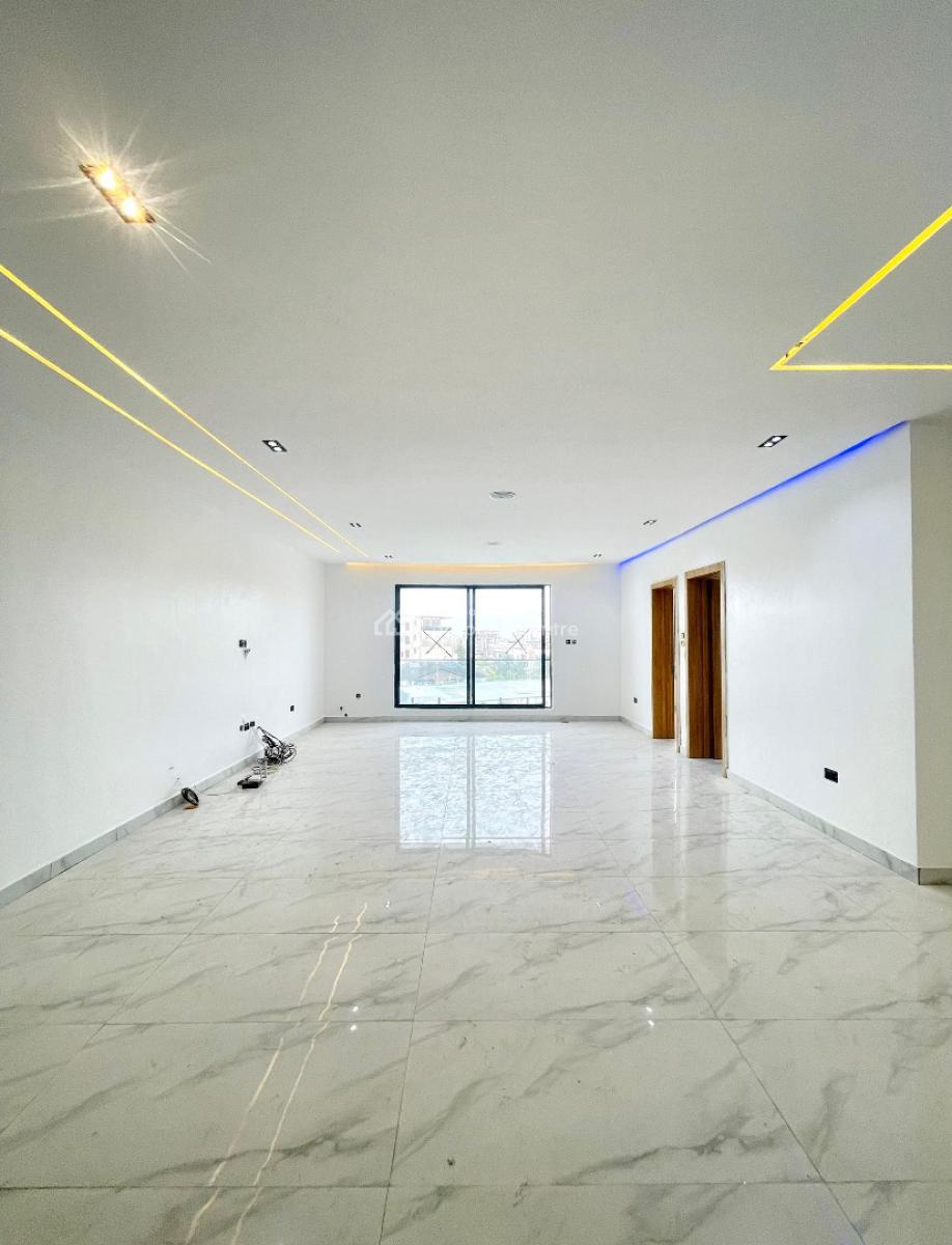 Excellent 2 Bedroom Apartment with an Elevator,gym,pool and Bq, Lekki Phase 1, Lekki, Lagos, House for Sale