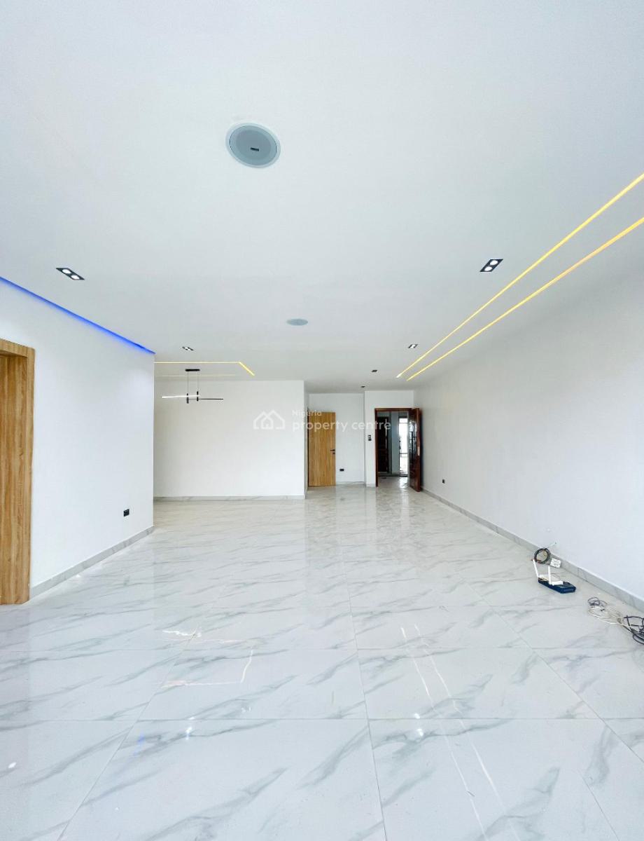 Excellent 2 Bedroom Apartment with an Elevator,gym,pool and Bq, Lekki Phase 1, Lekki, Lagos, House for Sale